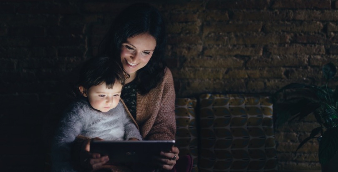 You are currently viewing Digital Dilemma : How much screen time is okay for your baby or toddler?